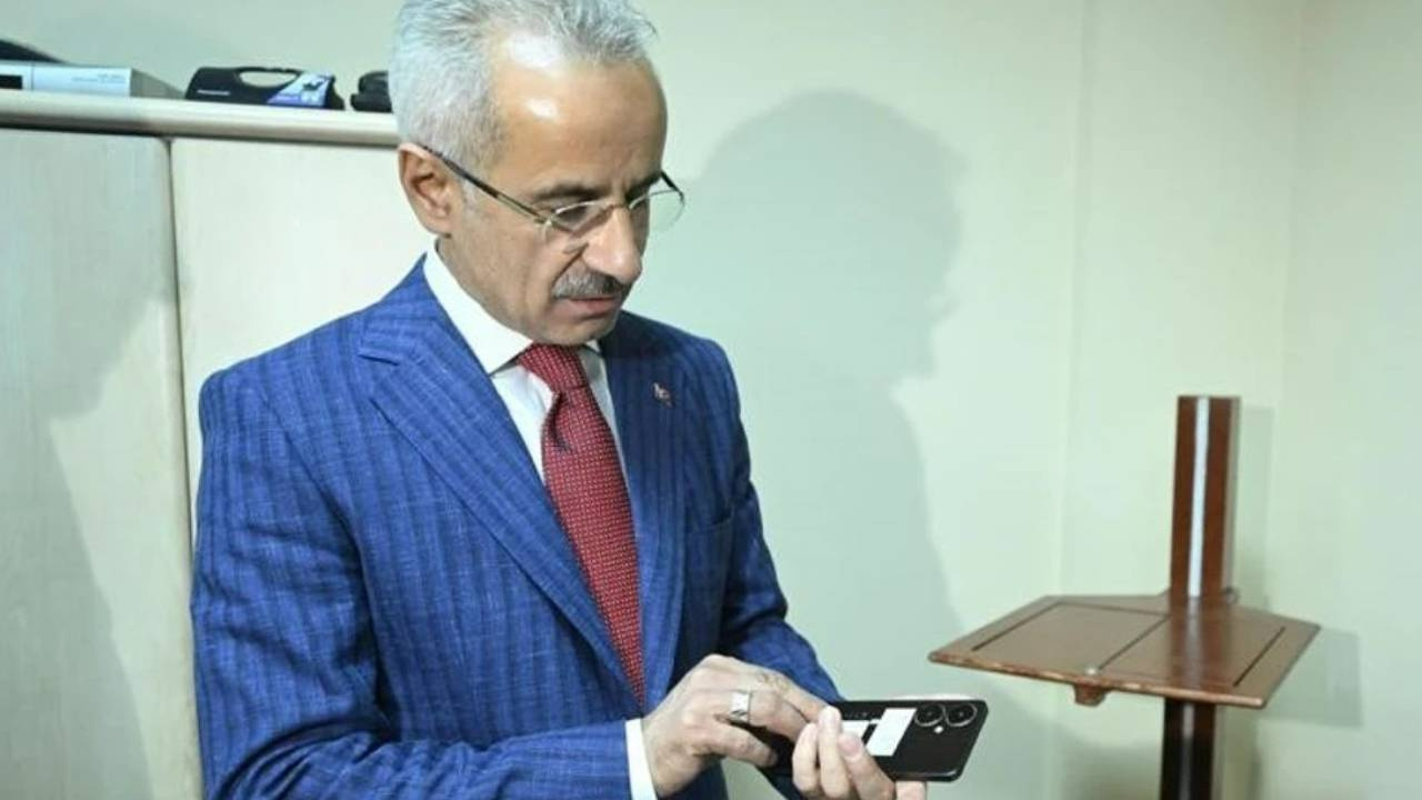 Ulaştırma Bakanı Uraloğlu’nun telefonu klonlandı!