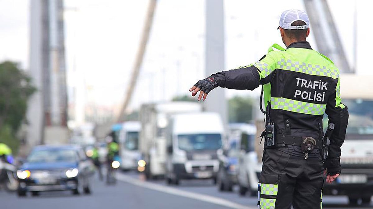 Sürücüler dikkat: 15 TL ödemediğiniz için 13 bin TL cezayla karşılaşabilirsiniz! Bakanlık bir kez daha uyardı