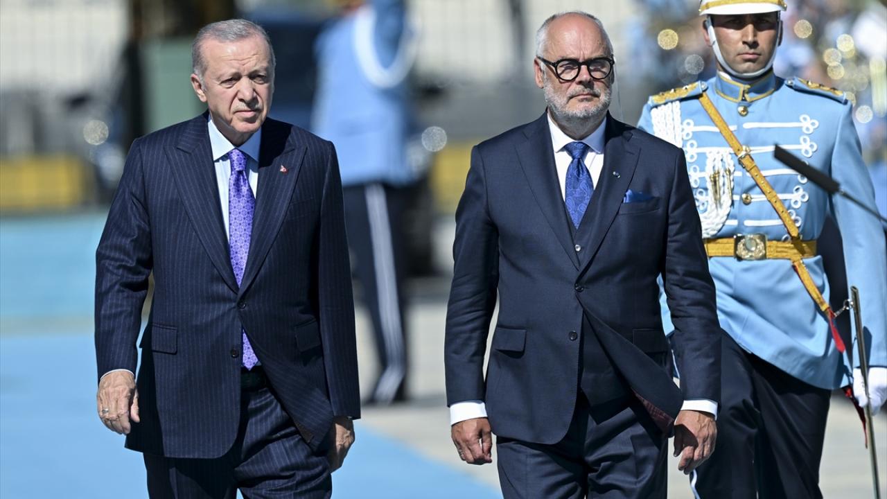 Estonya Cumhurbaşkanı Karis: Türkiye’den kilo almadan dönmek mümkün mü?