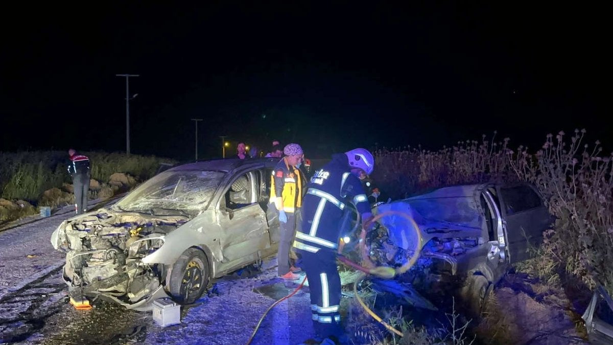 Oğlunun otomobilini sollayamaya çalışan baba faciaya neden oldu: Üç ölü, beş yaralı