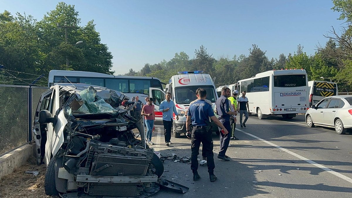 İşçi servisi ile minibüs çarpıştı! 2 ölü, 9 yaralı