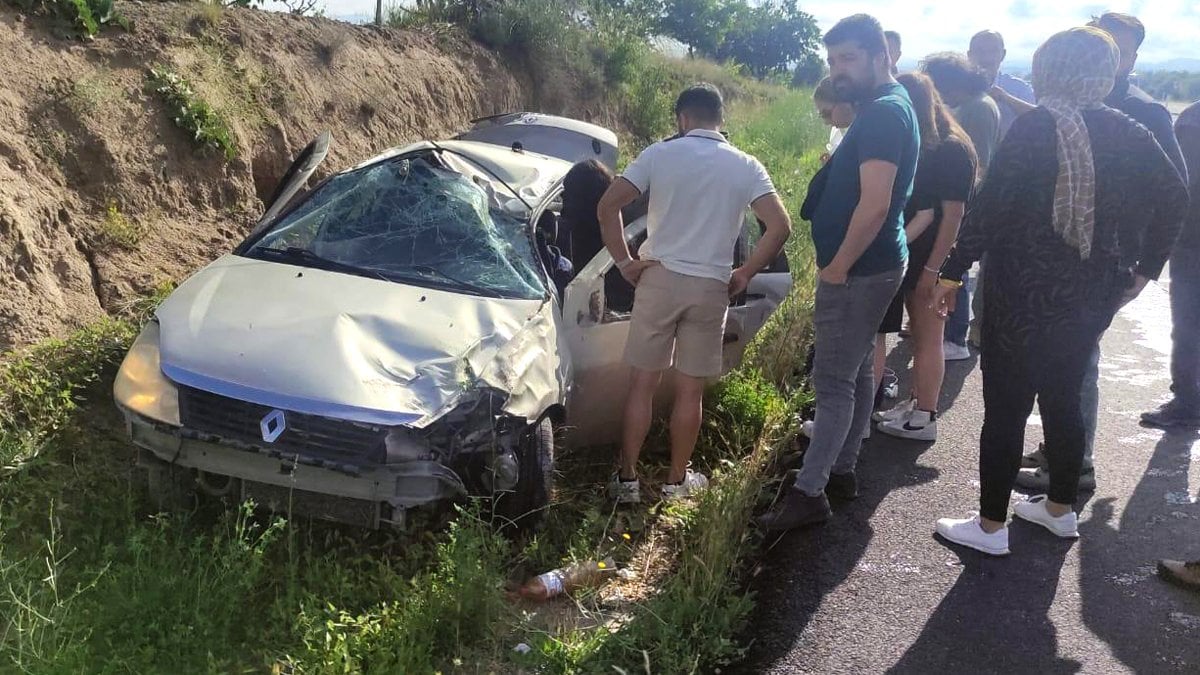 YKS’ye yetişmeye çalışırken kaza yaptılar: 4 yaralı