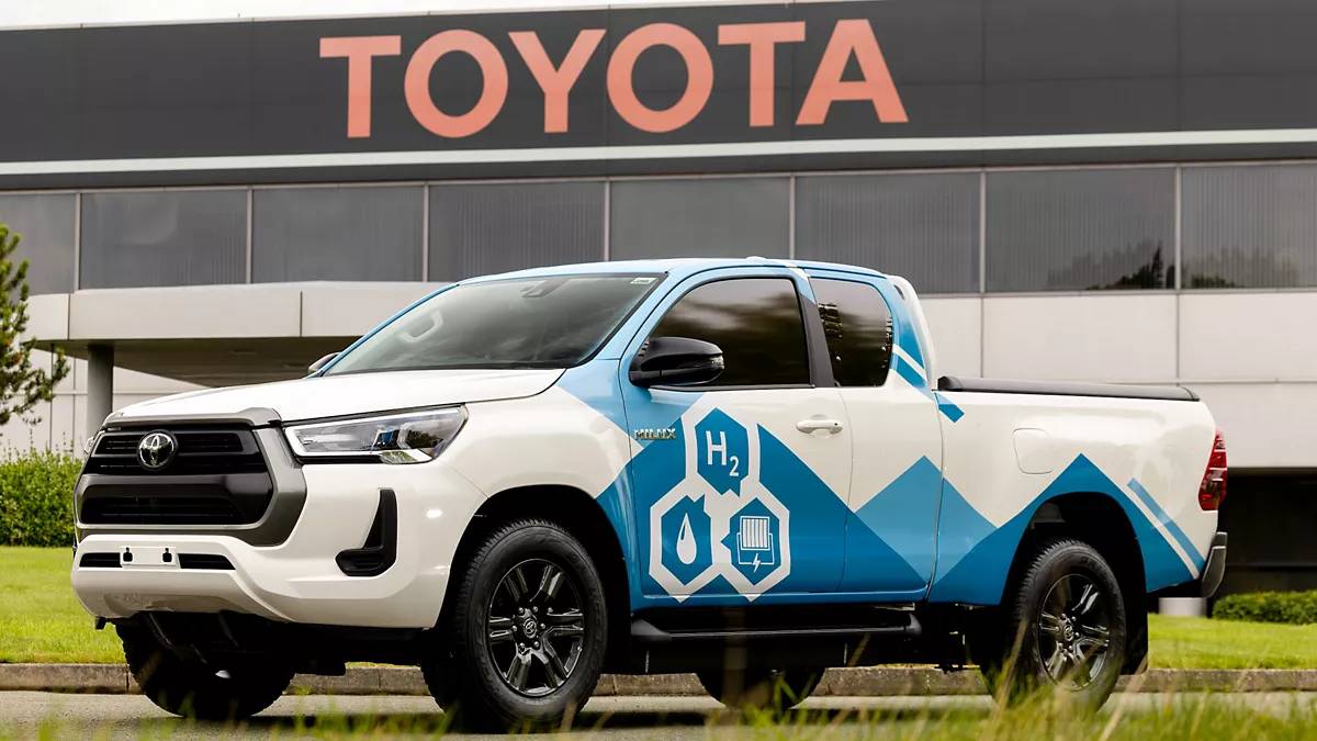 Toyota’dan 600 km menzilli hidrojenli Hilux geliyor! Elektrik ve içten yanmalı devri bitiyor mu?