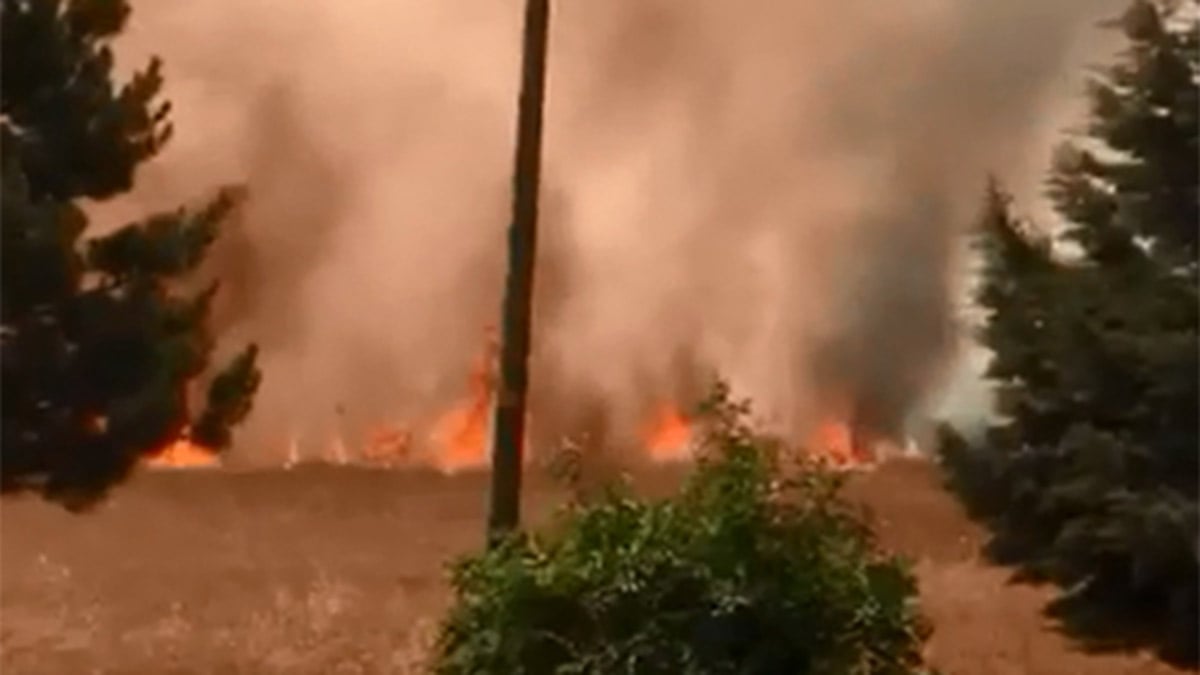 Burdur’da 1000 dönümlük arazide yangın: Yol ulaşıma kapandı