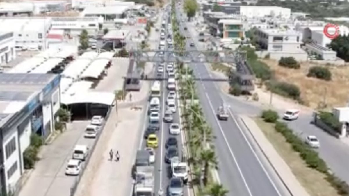 Bodrum’da bayram tatili trafiği! 24 saatte 20 bin araç giriş yaptı