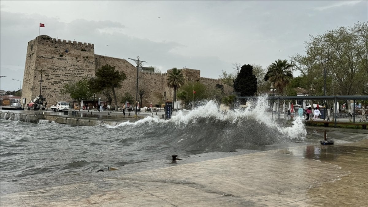 O bölgede tatil yapacaklar yandı! Meteoroloji o bölgeleri uyardı: Sabah saatlerinden itibaren başlayacak