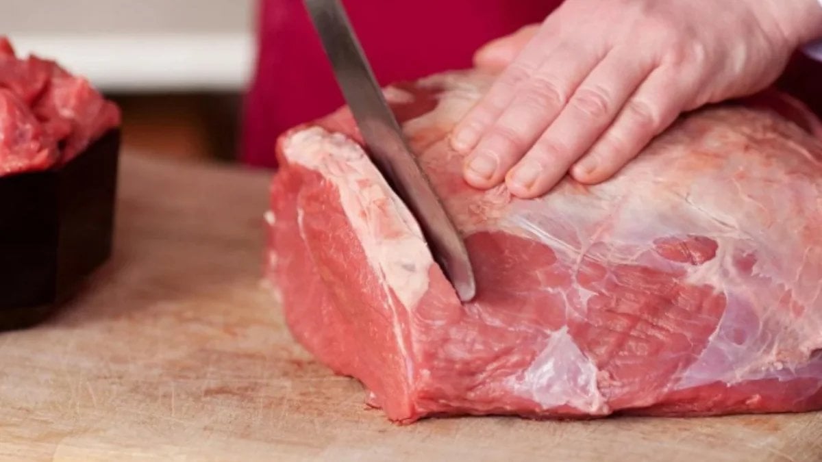 Kurban eti en kolay böyle kesiliyor! Kasapların sır gibi sakladığı yöntem: Kemikler pat diye ayrılıyor