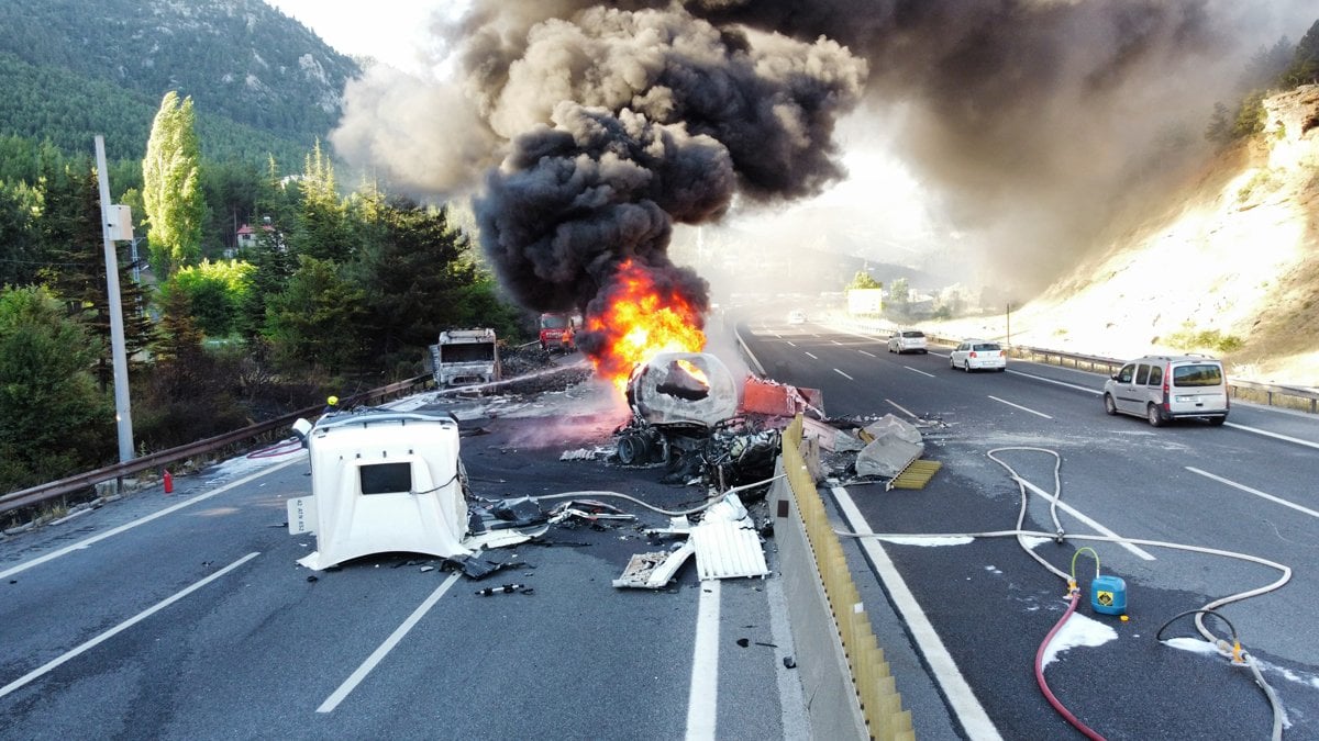 Adana’da iki TIR çarpıştı, akaryakıt tankeri patladı