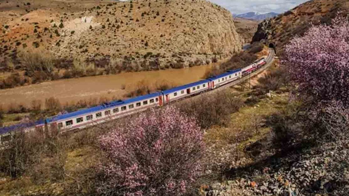 Tarih verildi: Turistik Tatvan Treni yola çıkıyor