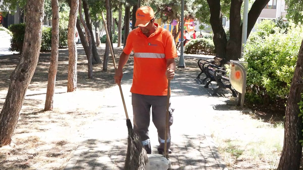 Sokakta bulduğu 5 milyonu sahibine teslim etti