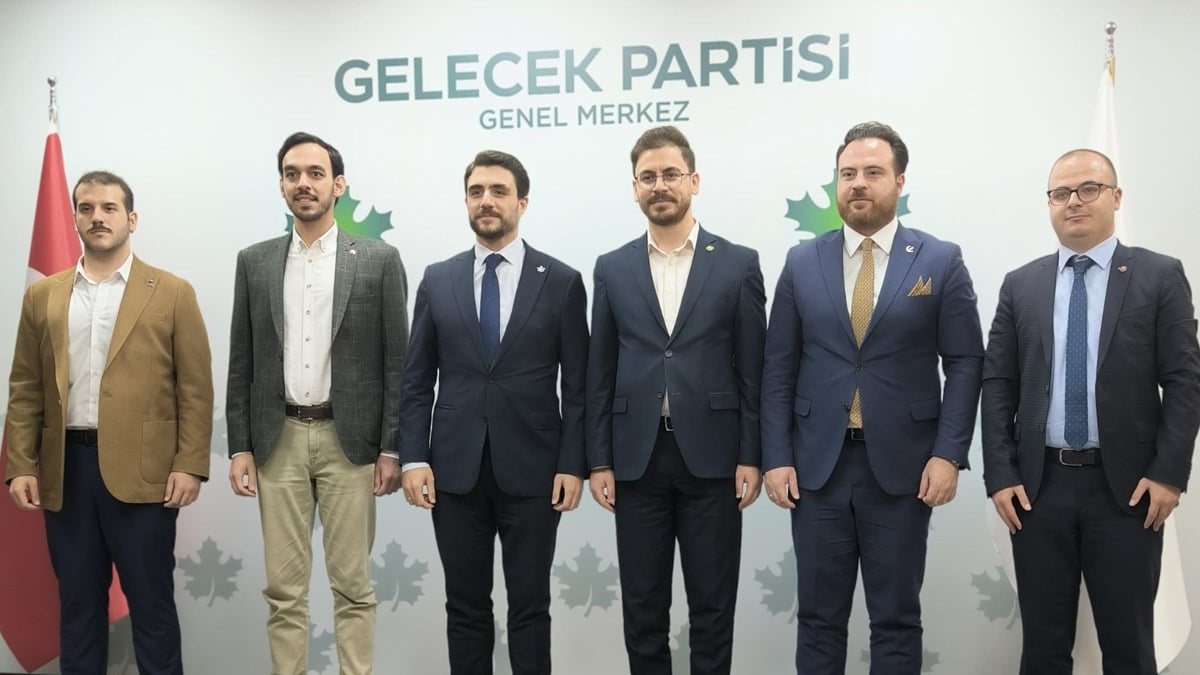 Gelecek Partisi Gençlik Kolları’ndan bayramda bir ilk: Birlik ve beraberlik fotoğrafı