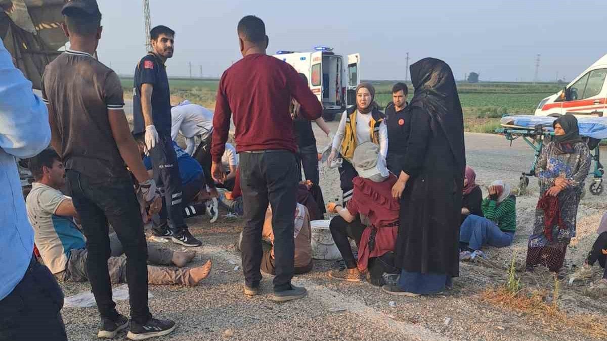 Hatay’da işçileri taşıyan kamyonet kaza yaptı: 20 yaralı