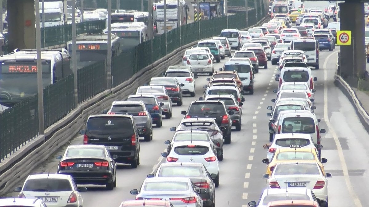 İstanbul’da tatilin ardından trafik yoğunluğu