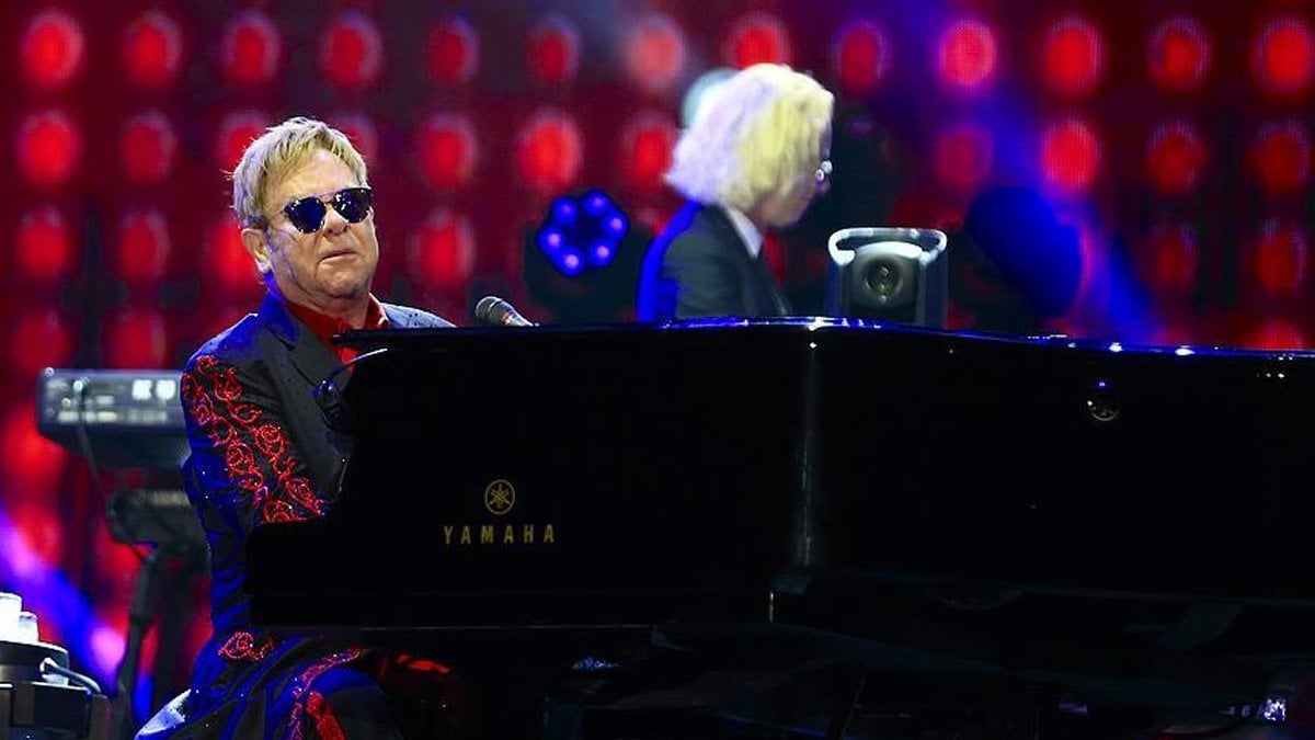 ‘En cömert’ ünlü Elton John: Her gün rekor bağış yapıyor