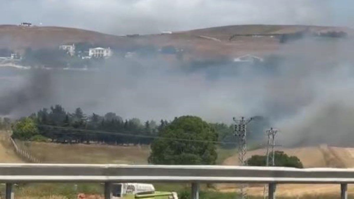 Silivri’de anız yangını: Alevler evlere yaklaşıyor