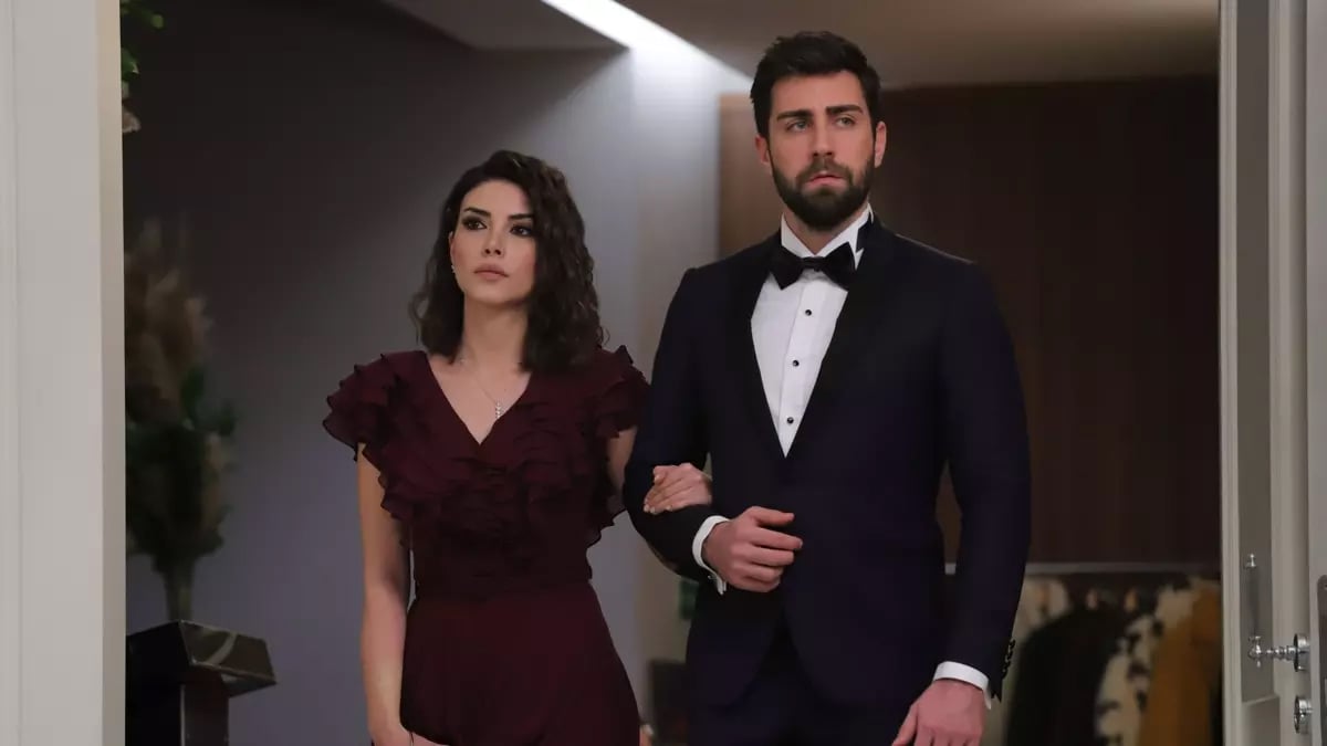 Deniz Baysal ile Çağlar Ertuğrul 3. kez partner oldu