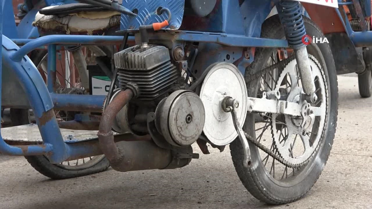 60 yıl önce Ankara’dan aldığı motosikletleri Sivas’ta sergiliyor