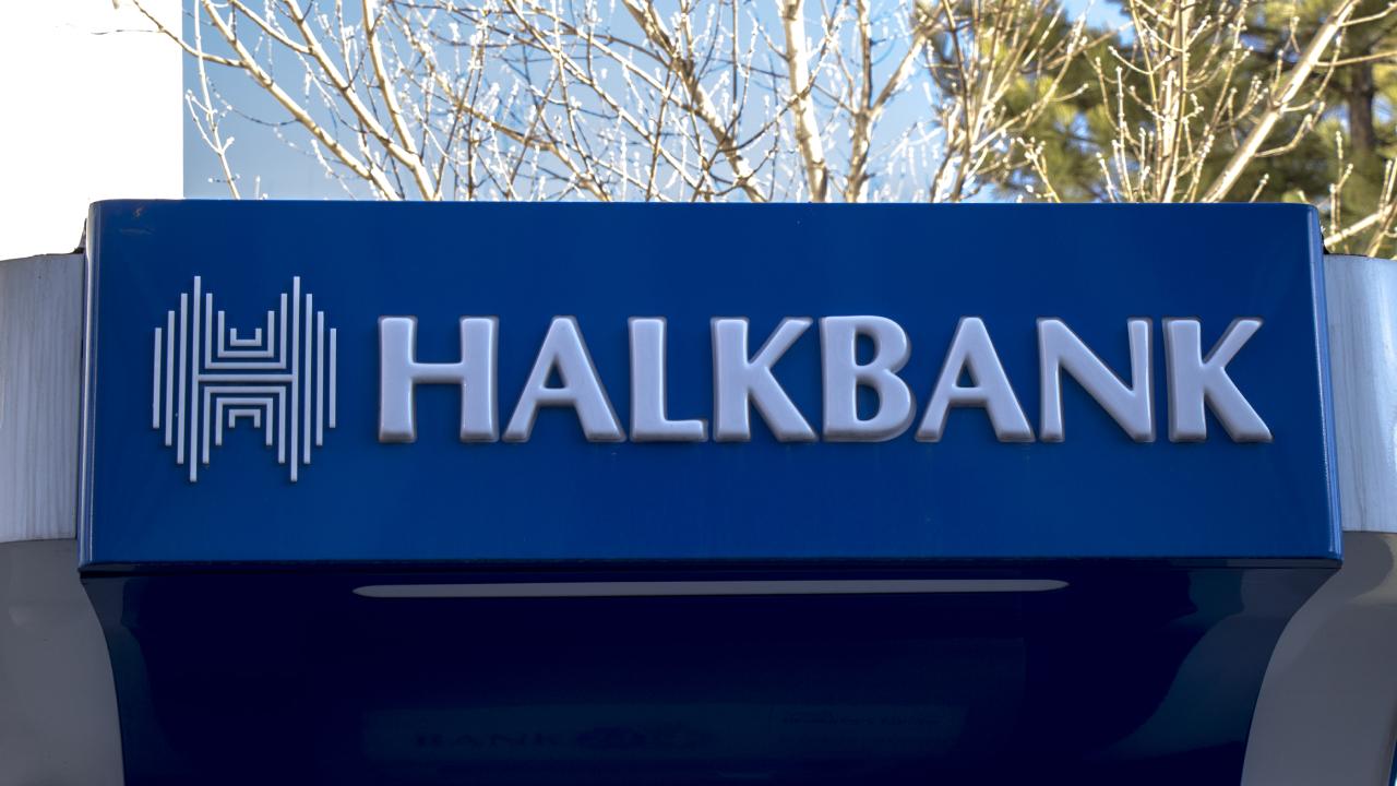 Halkbank emeklilere bayram öncesi 50 bin TL’ye kadar ödeme yapıyor!