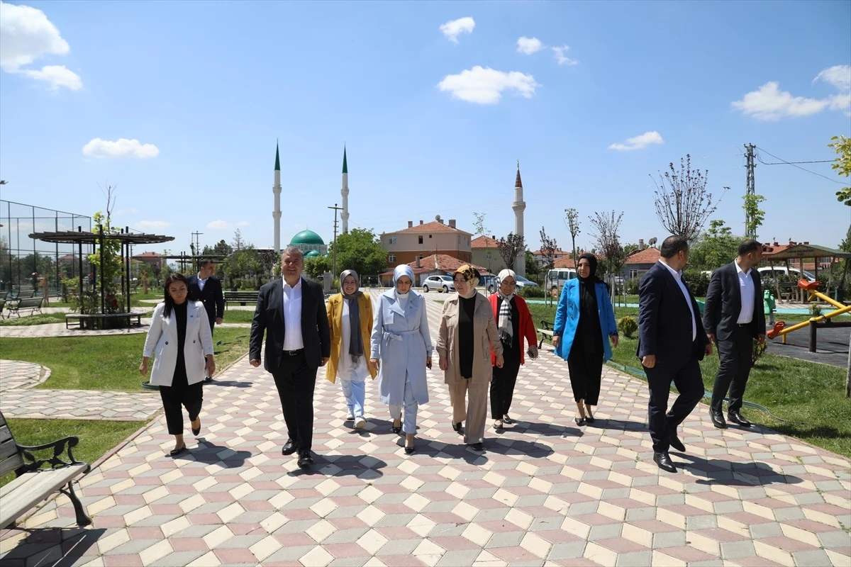 AK Parti Kadın Kolları Ankara İl Başkanı Hatice Çakmak, partili kadın milletvekilleri ve AK Parti Kadın Kolları yönetimiyle istişare ve değerlendirme toplantısında Çubuk’ta bir araya geldi