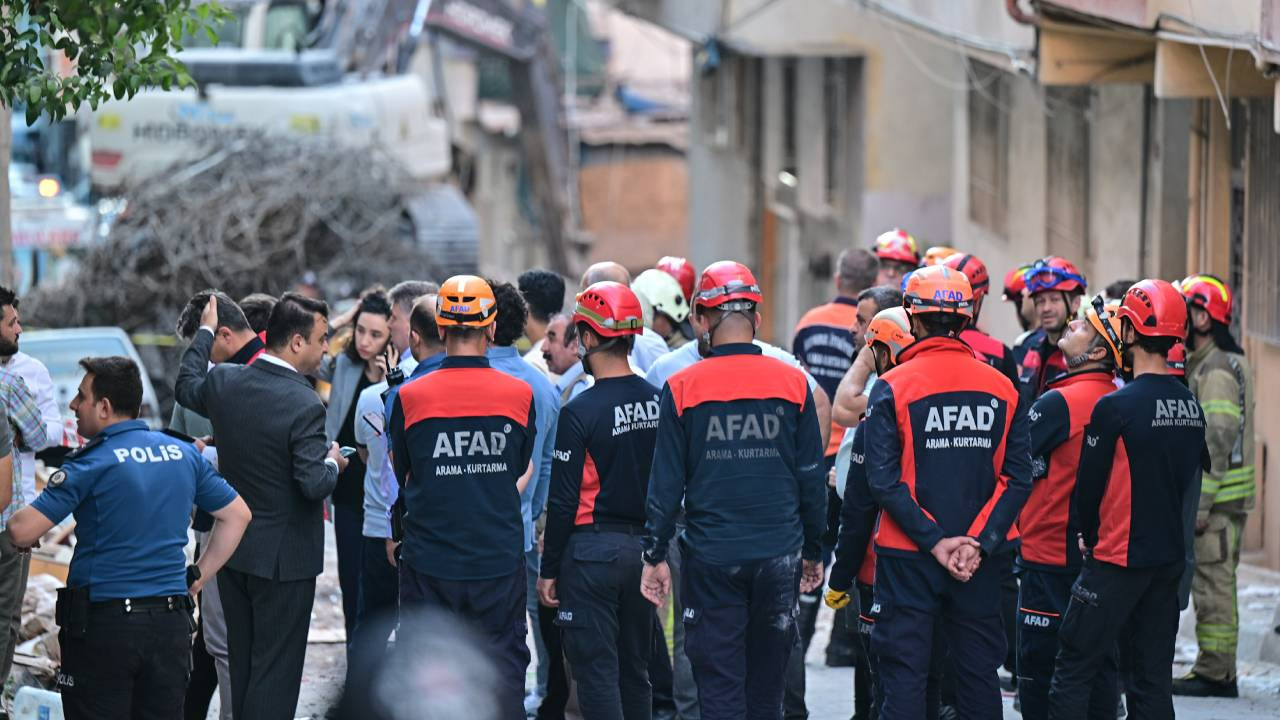 Bahçelievler’de 7 katlı bina çöktü! 3 katının kaçak olduğu ortaya çıktı