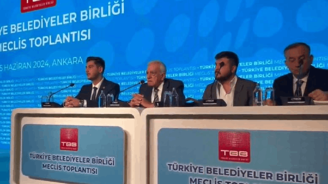 Belediyeler Birliği seçiminde ortalık karıştı: Ahmet Türk Hakkari kayyımını kınadı, bazı belediye başkanları ‘Biz kınamıyoruz’ dedi