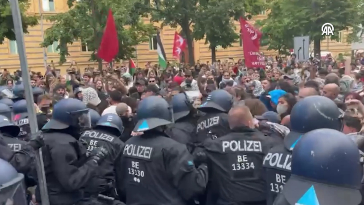 Berlin’de düzenlenen Filistin eylemine polis müdahalesi: Çok sayıda kişi gözaltına alındı