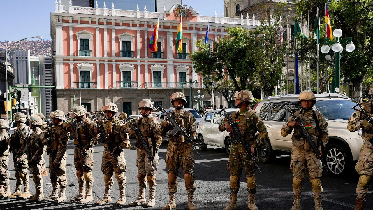 Bolivya’da darbe girişimi: Askeri araçlar başkentte sokağa çıktı