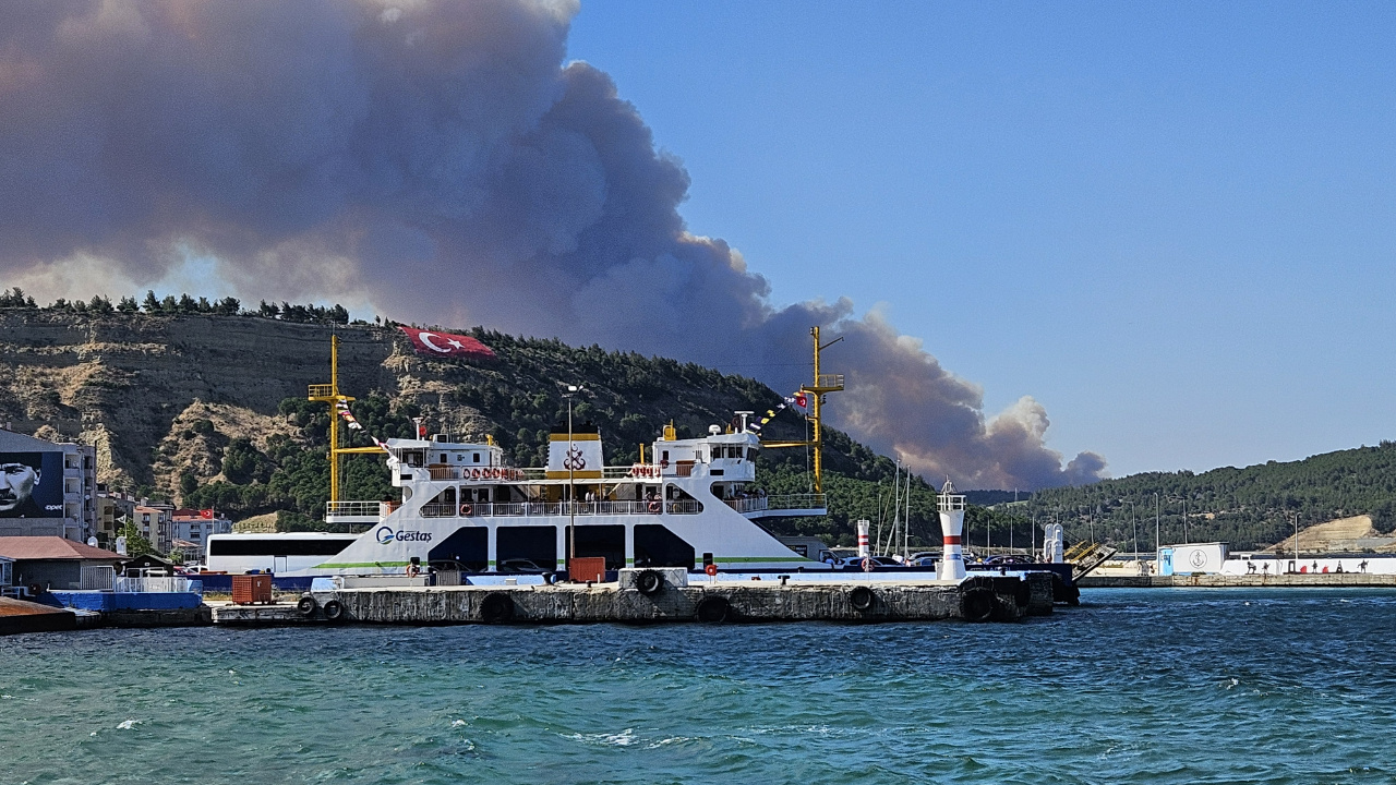 Çanakkale’de gemi trafiği tek yönde askıya alındı