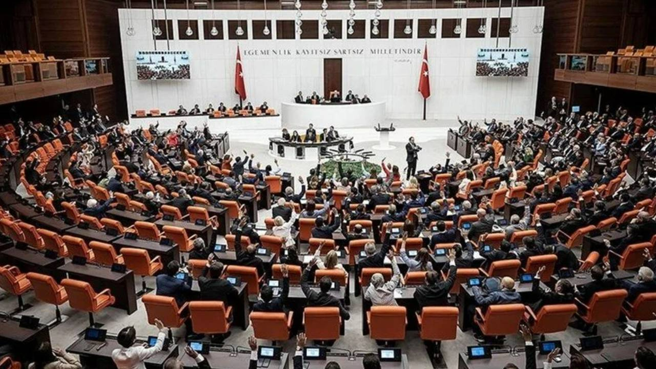 CHP’den ‘TBMM’deki vekil sayısı azaltılsın’ önerisi: 450 milletvekili bu ülkeye yetmez mi?