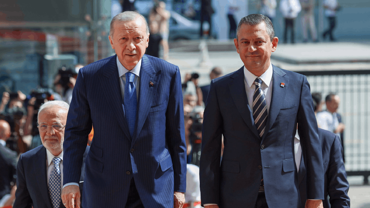 Cumhurbaşkanı Erdoğan ile CHP lideri Özel bayramlaştı: Birbirlerinin Babalar Günü’nü de kutladılar