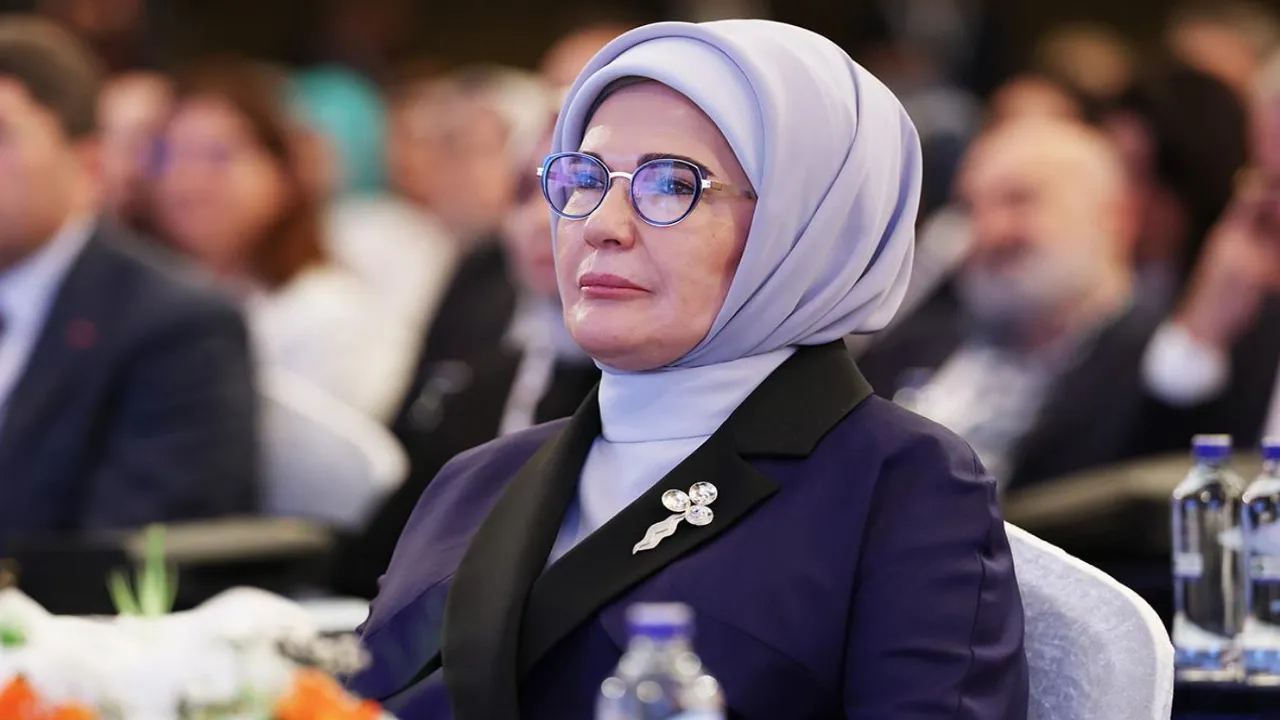 Emine Erdoğan’dan Filistin ve bayram mesajı: “Barış dolu günlerin müjdecisi olmasını diliyorum”