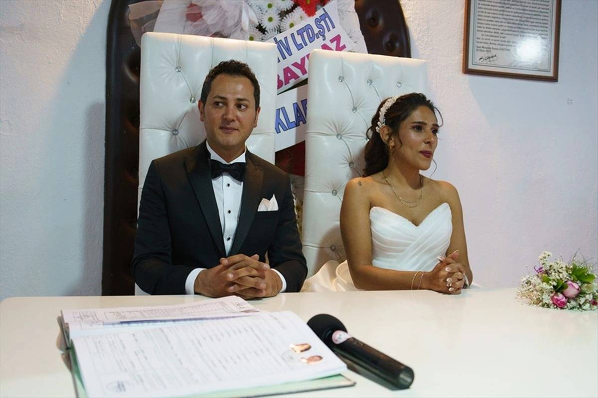 gelin-damat-rolunu-oynayan-cift-resmi-nikah-kiydi-4.jpg