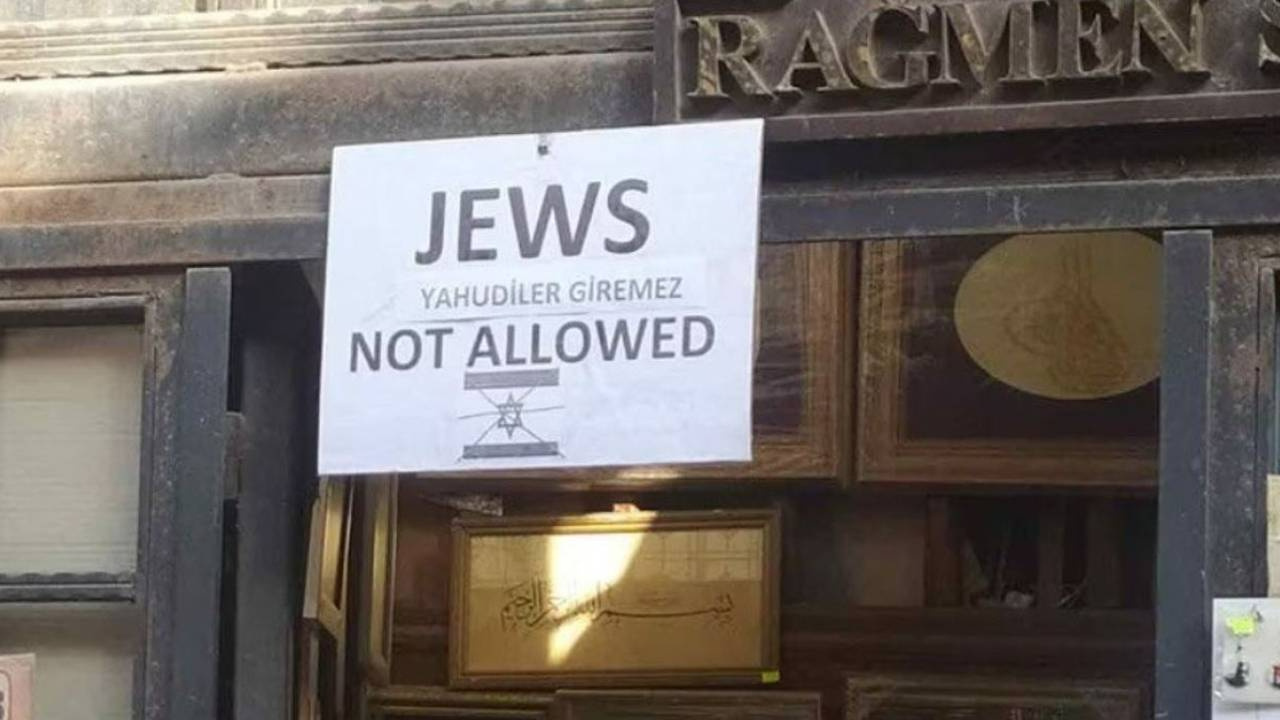İBB kira sözleşmesini yenilemedi; dükkan girişine “Yahudiler giremez” yazan kitapçı kapandı