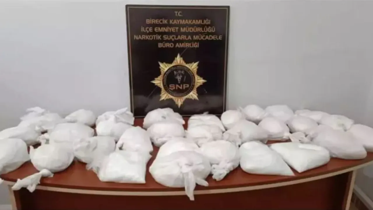İçişleri Bakanı Ali Yerlikaya, “Narkoçelik-23” operasyonlarında 445 şüpheliyi yakaladıklarını duyurdu!