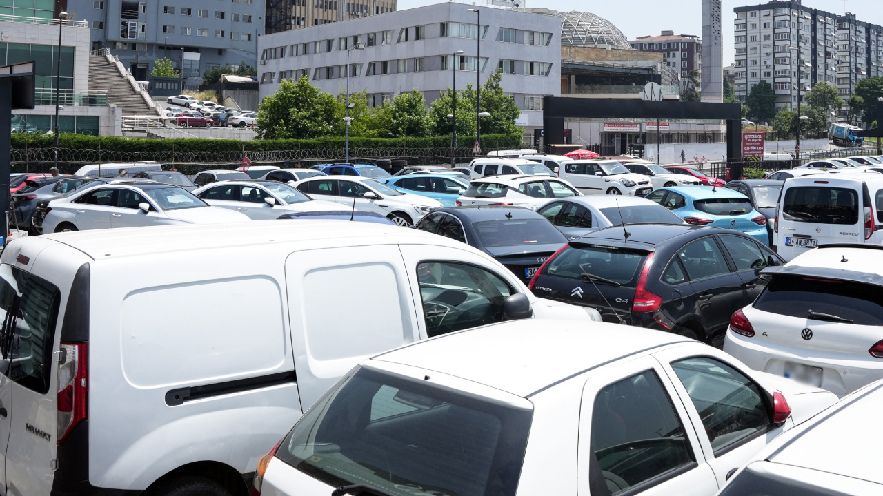 İkinci el otomobil piyasasında hareketlilik durdu, fiyatlar sert düştü: Araç almak için doğru zaman mı?