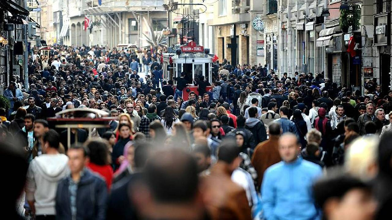 Konda’dan gençlik araştırması! Gençler Atatürkçü, muhafazakarlık düşüşte