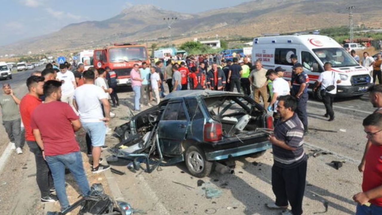 Mersin’de feci kaza! 2 ölü 35 yaralı…