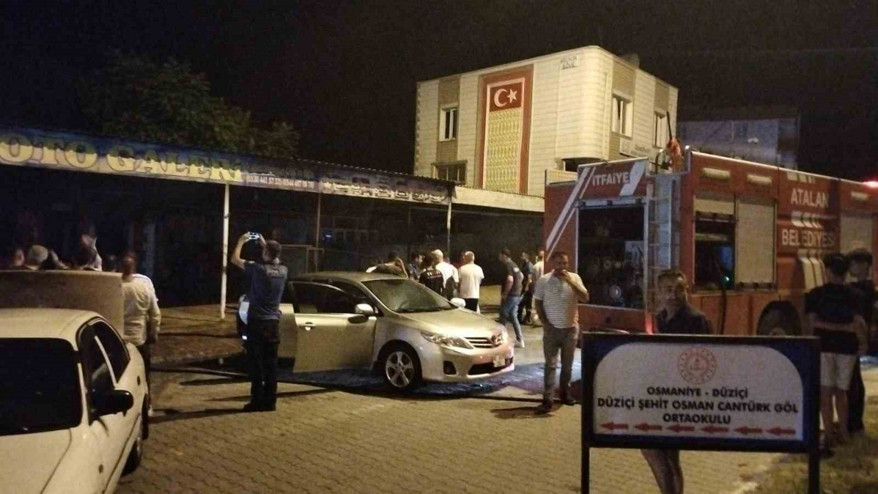 Oto galeride korkutan yangın