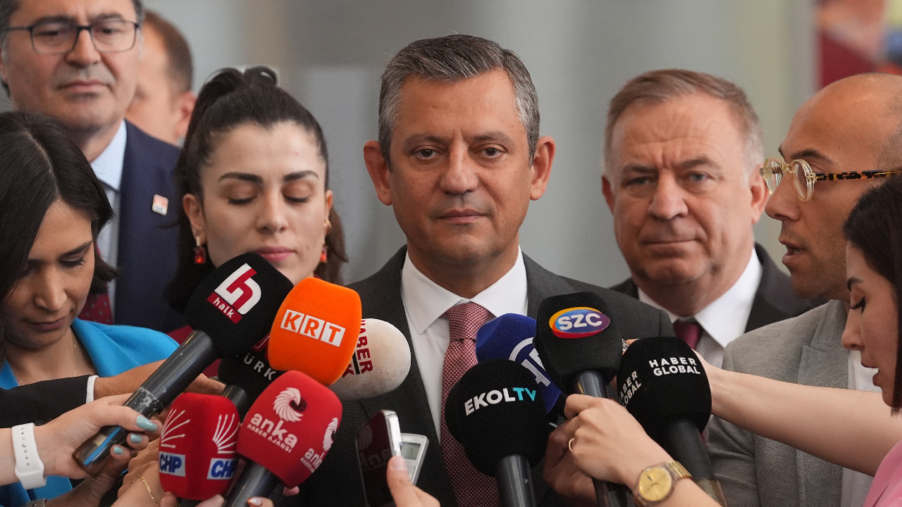 Özgür Özel erken seçim tartışmalarına son noktayı koydu: “CHP’nin 127 milletvekiliyle erken seçim kararını zaten alabilecek güçte değilim”