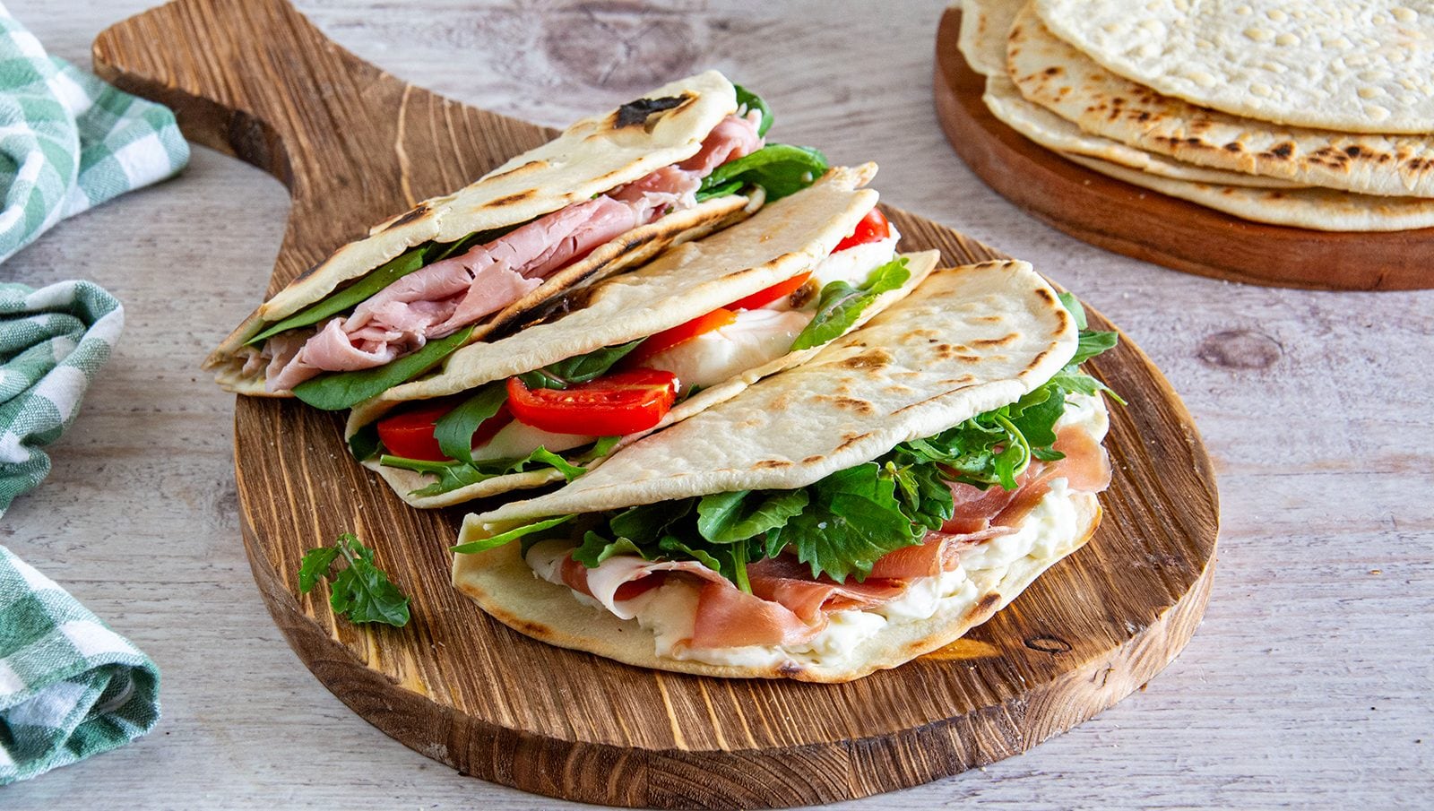 Piadina romagnola: la ricetta base per farla in casa e 5 varianti