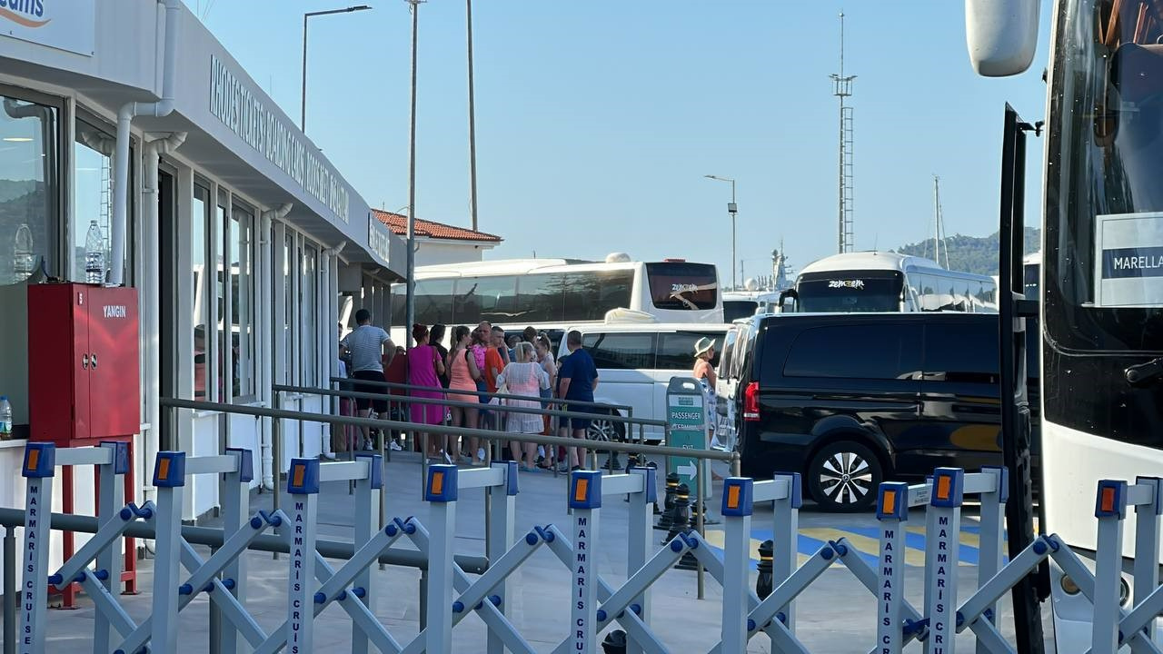 Schengen vizesi olanlar adaya alındı: Kapıda vize alanlar kapıda kaldılar!