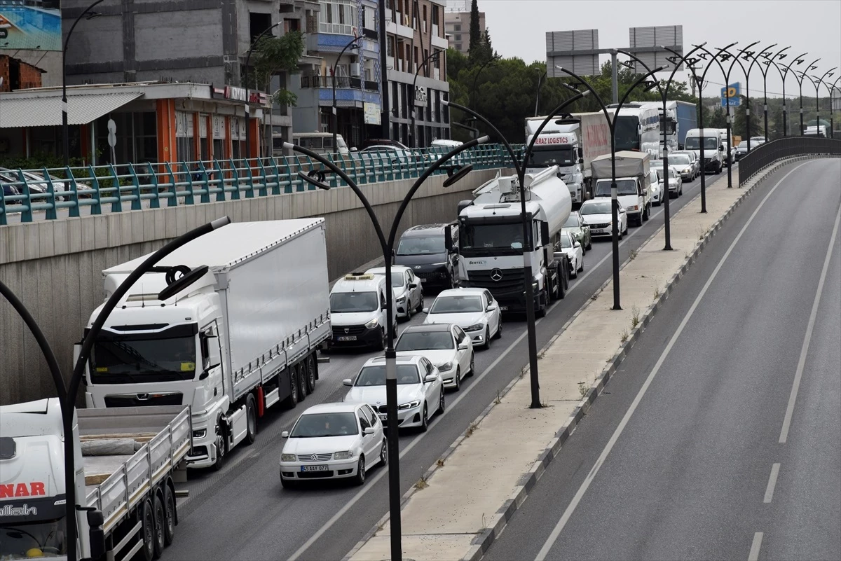 Turgutlu’da Kurban Bayramı öncesi trafik yoğunluğu