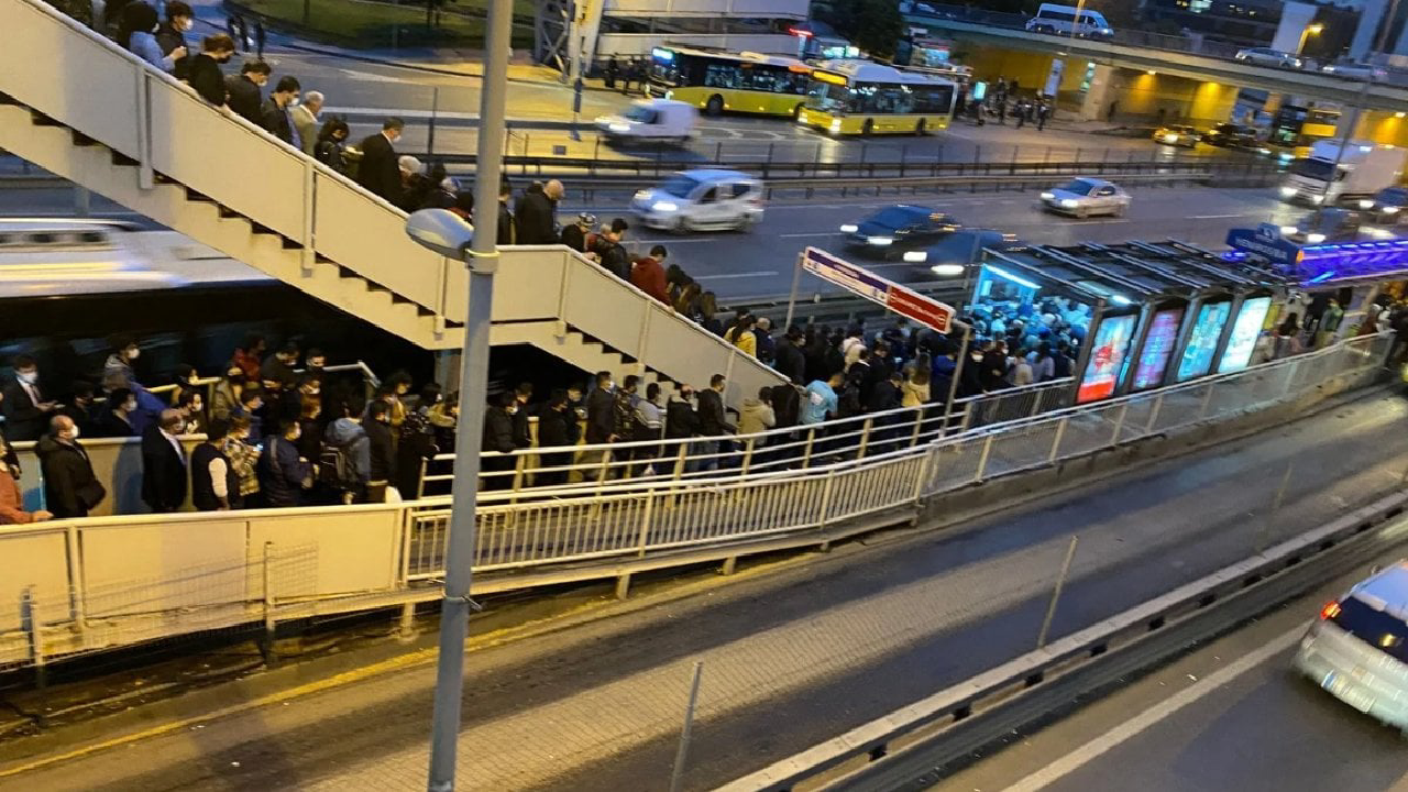 Yenibosna metrobüs durağında çalışma: Tam 75 gün sürecek