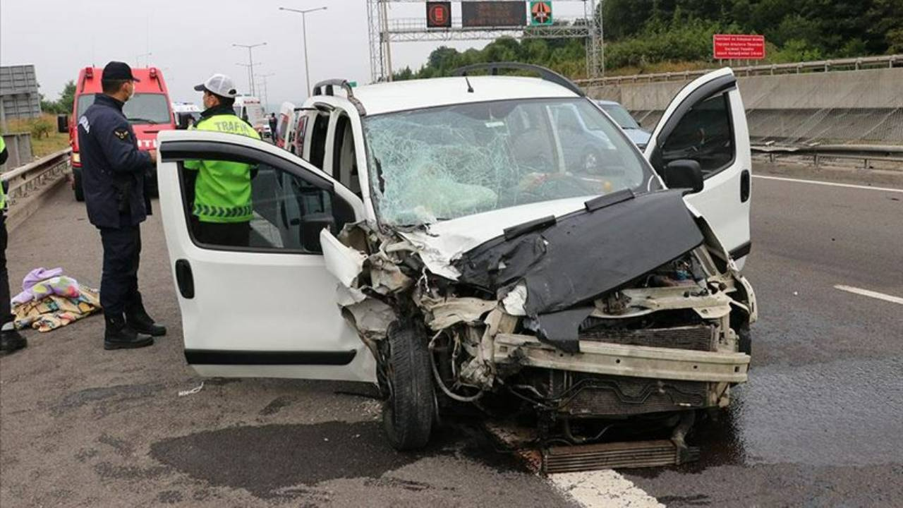 Yerlikaya bayramın acı tablosunu paylaştı: Trafik kazalarında 5 kişi öldü, bin 421 kişi yaralandı