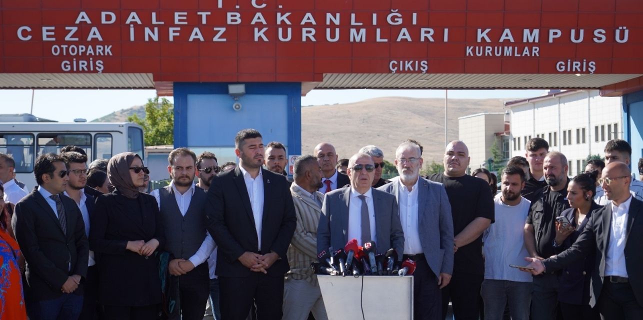 Özdağ: Gerçek suçlular adalete teslim edilmeli