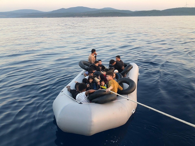 İzmir’de göçmen operasyonunda 104 göçmen kurtarıldı