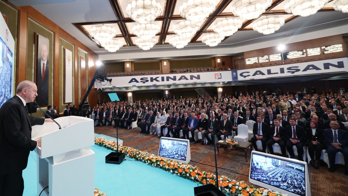 AK Parti’den Kızılcahamam’da partililere ‘kibir’ uyarısı: Şatafatlı hayattan kaçının!