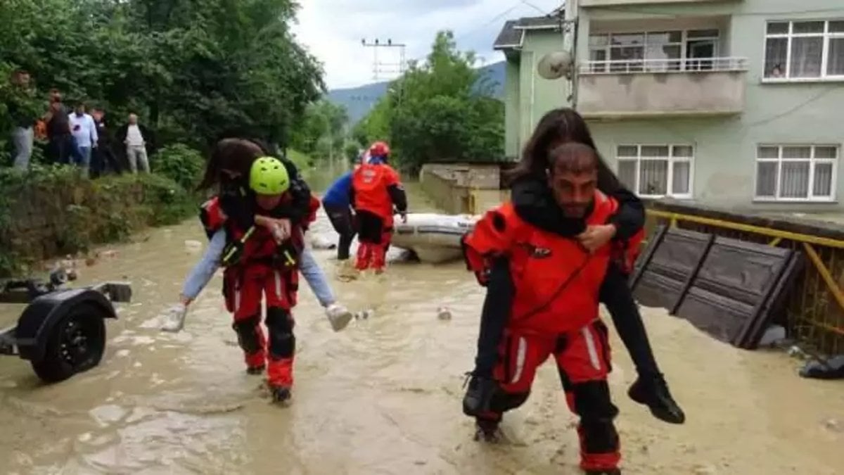 AFAD Başkanı Memiş’ten sel riskine karşı tedbirli olma çağrısı: Dere yataklarından uzak durun