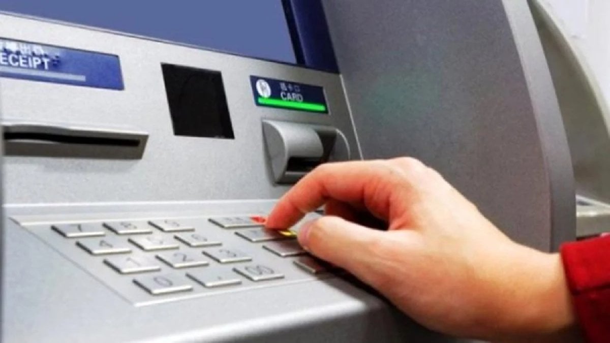 Dev banka iflas etti, herkesi panik sardı! Duyan ATM’lere koşuyor: Kuyruk bitmeden paralar tükendi