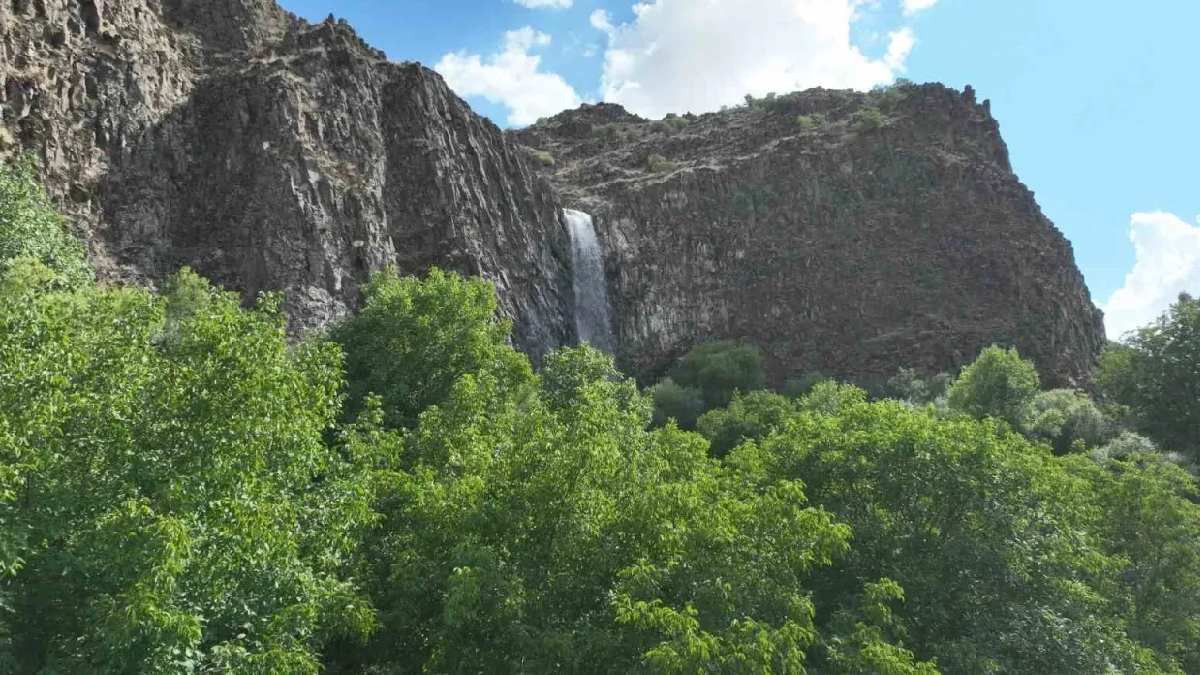 Kimse İç Anadolu’dan bu güzelliği beklemiyordu… Türkiye’nin en uzun şelalesi o şehirde yatıyor